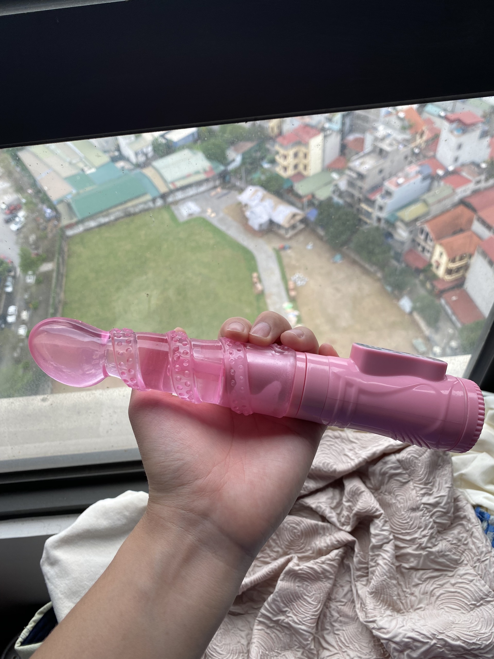 Máy rung âm đạo xoay ngoáy đính hạt cầm tay