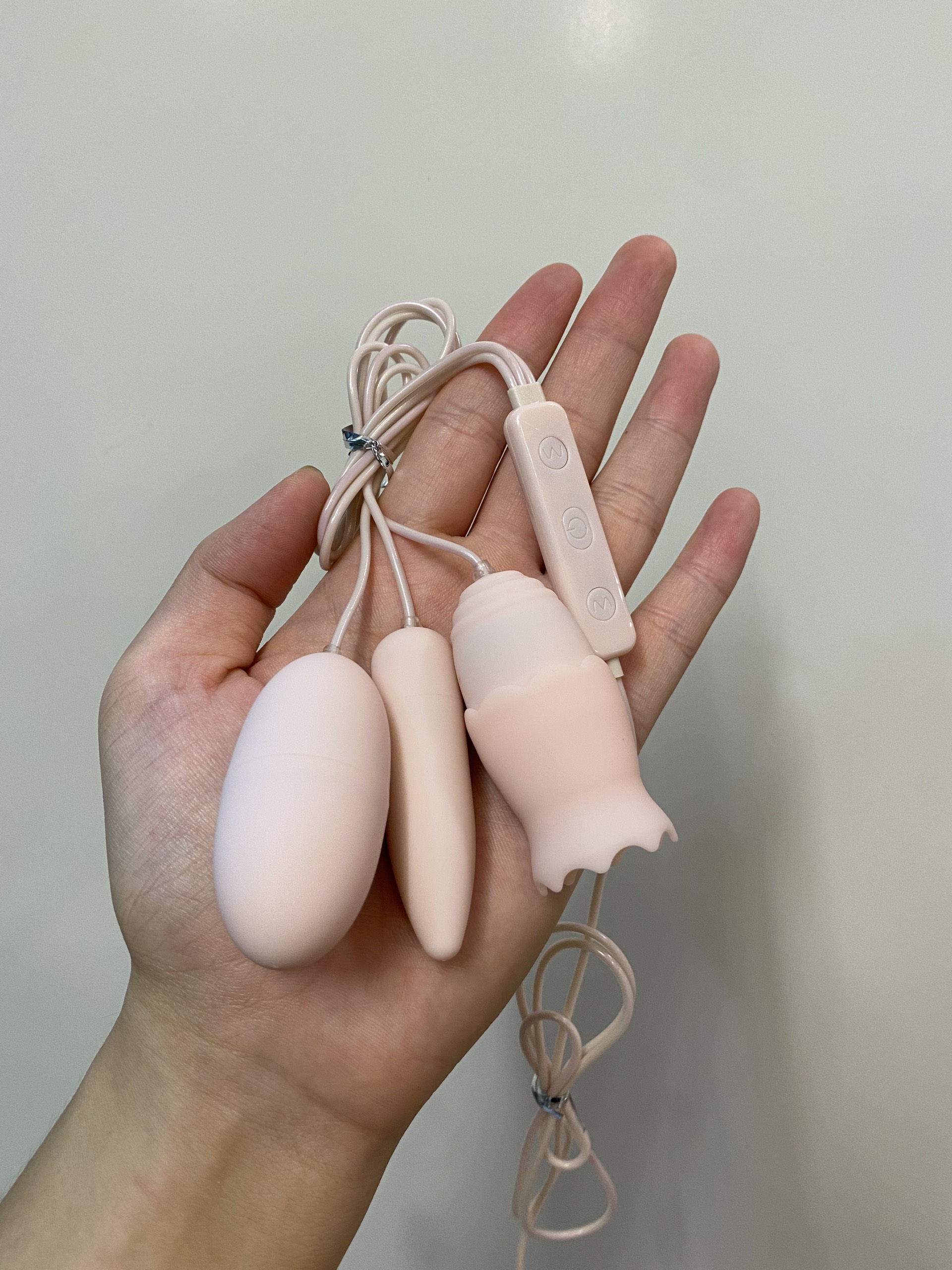 Trứng rung 3 đầu có lưỡi cắm USB