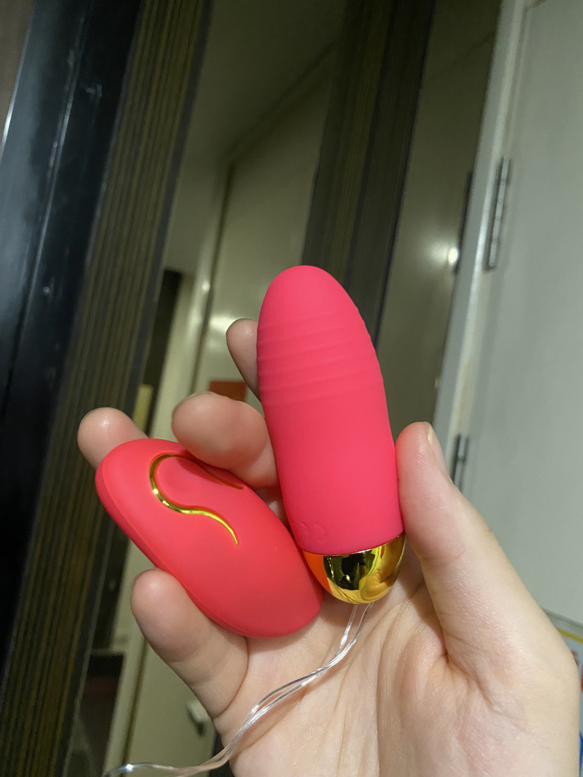 Trứng rung điều khiển từ xa màu hồng dùng sạc