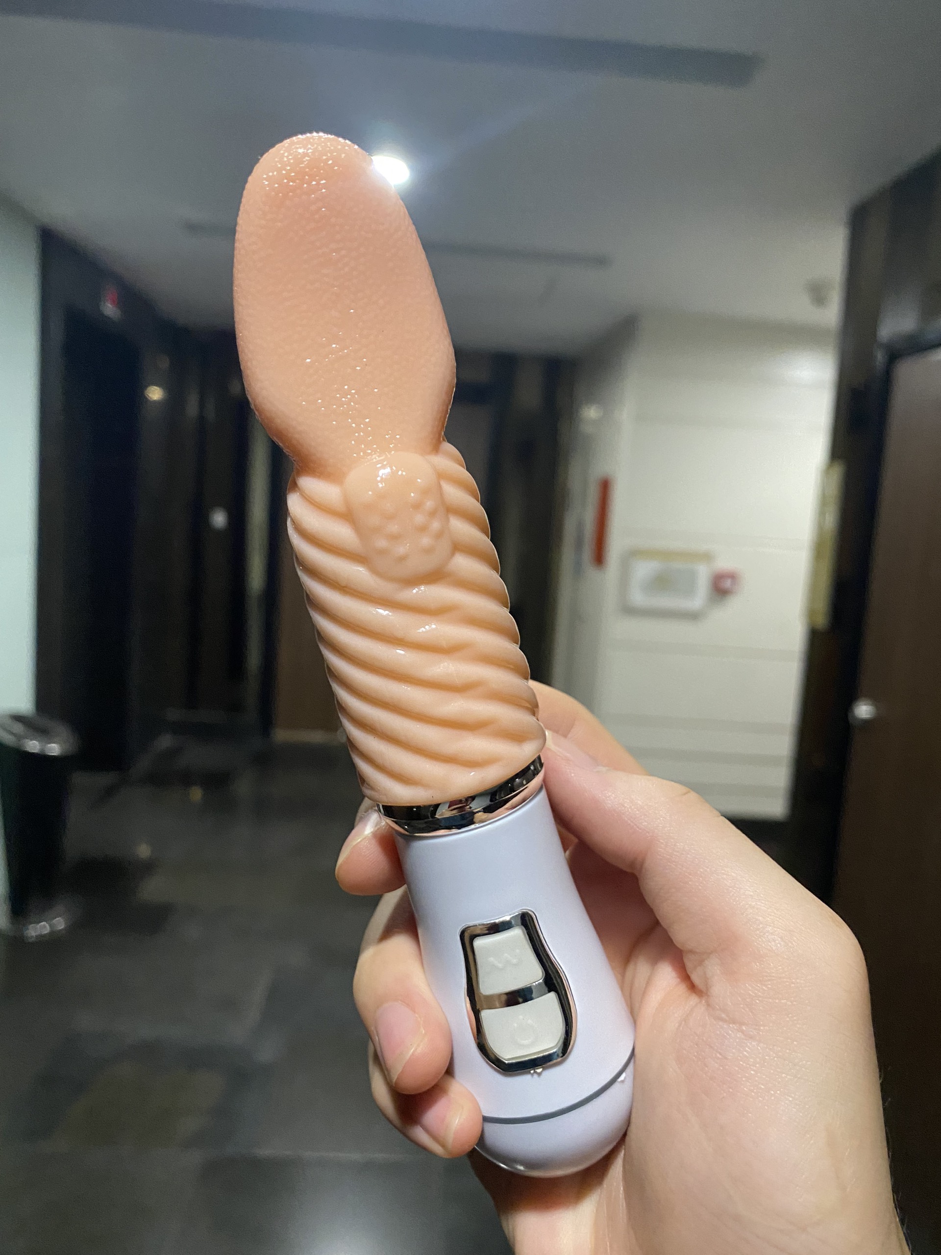 Lưỡi liếm âm đạo cầm tay sạc Pin 12 chế độ rung