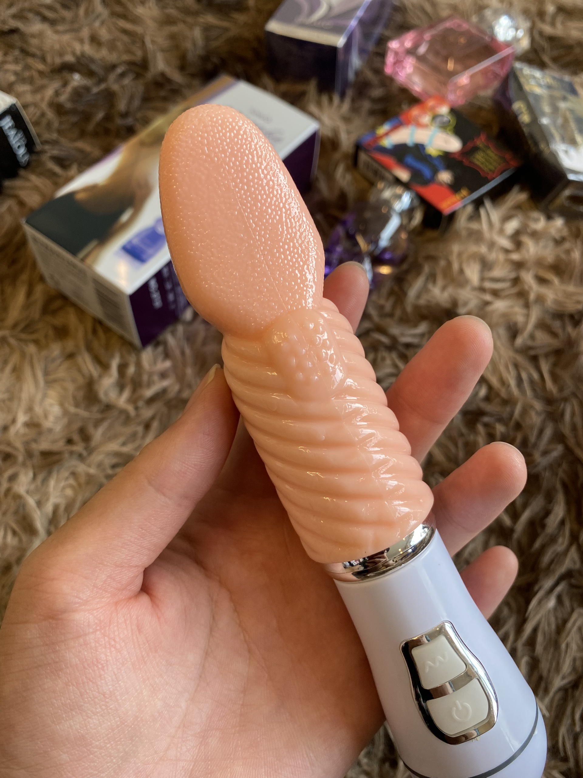 Lưỡi liếm âm đạo cầm tay sạc Pin 12 chế độ rung