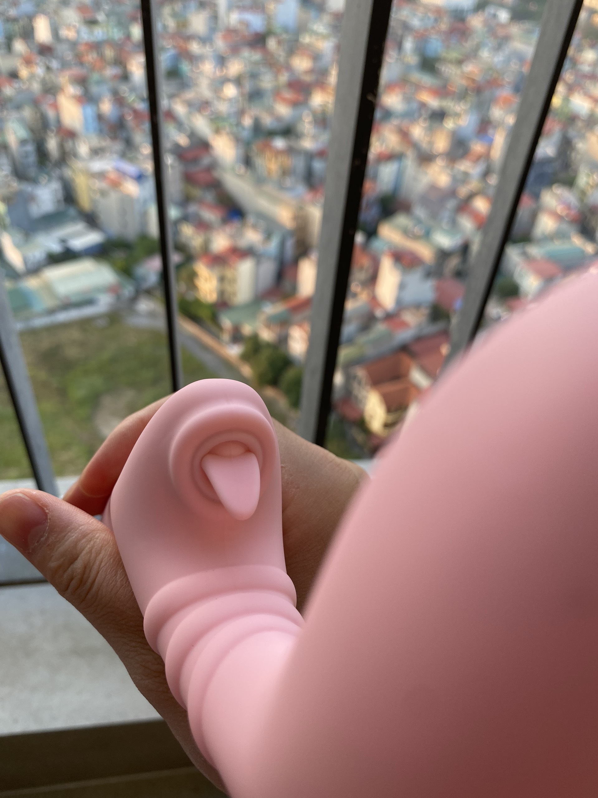 Chày rung cong có lưỡi liếm điểm G móc sâu âm đạo Female Dildo