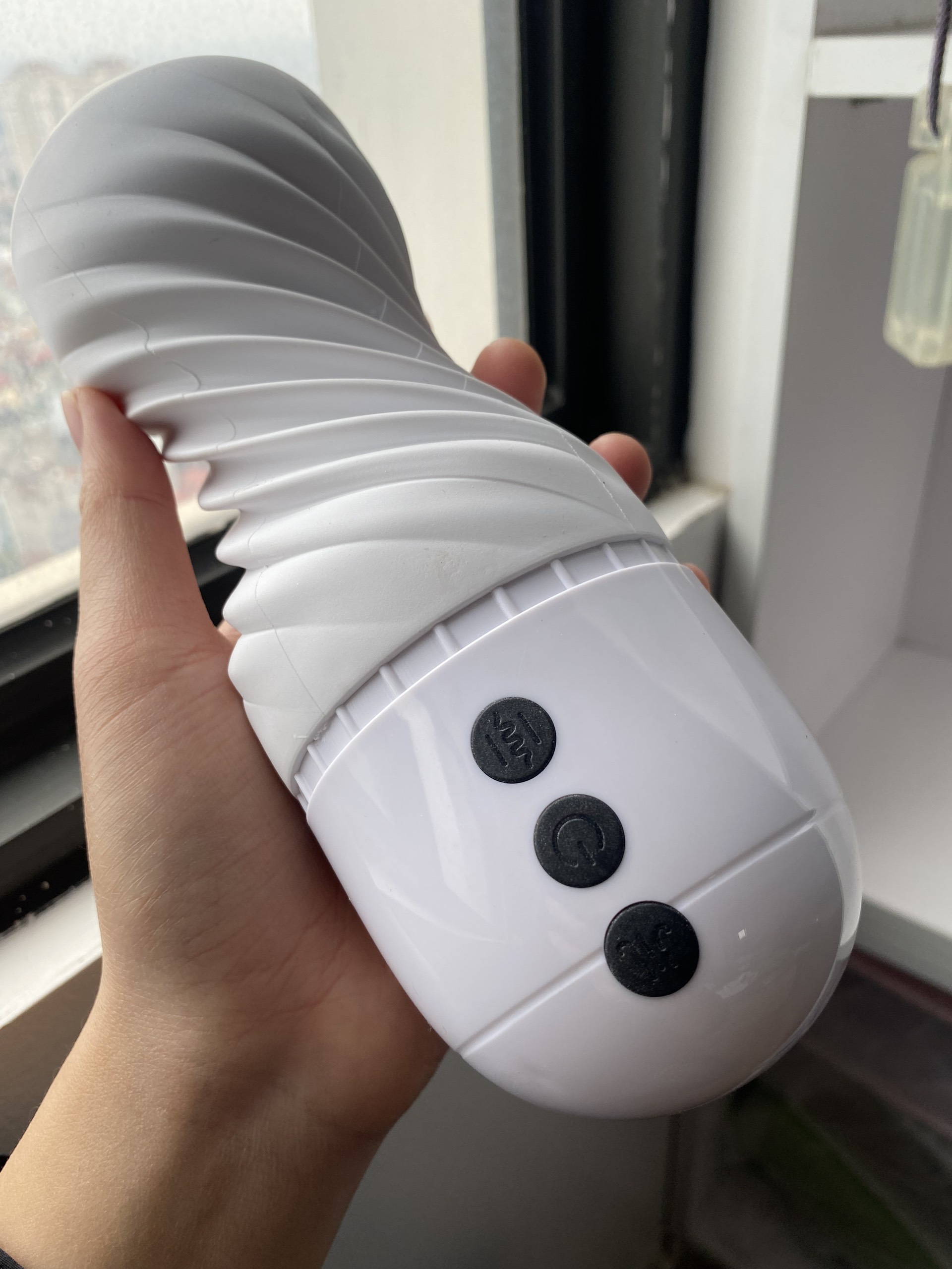 Cốc thủ dâm bú hút xoắn dương vật