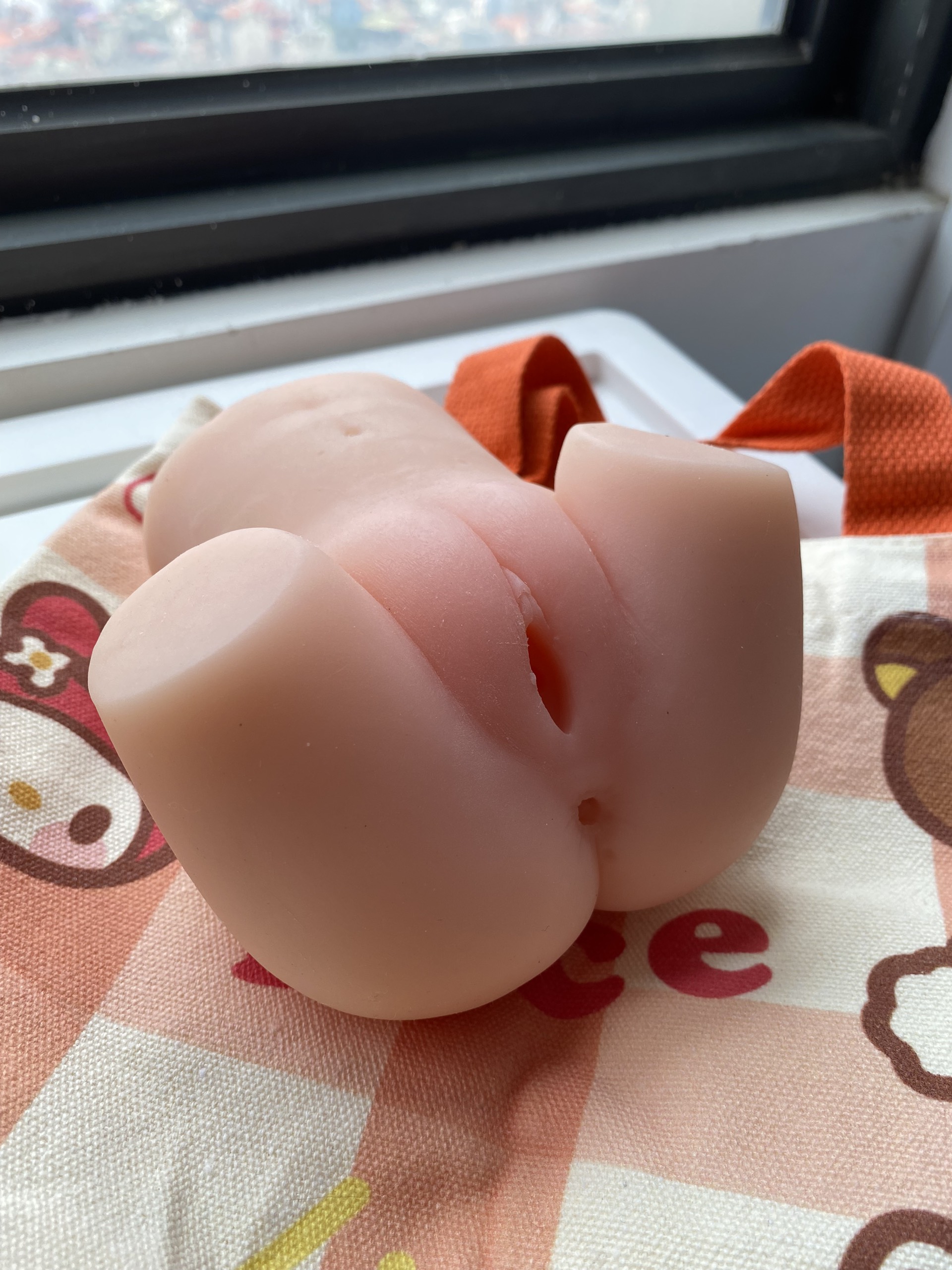 Âm đạo giả cầm tay có mông đùi sexy