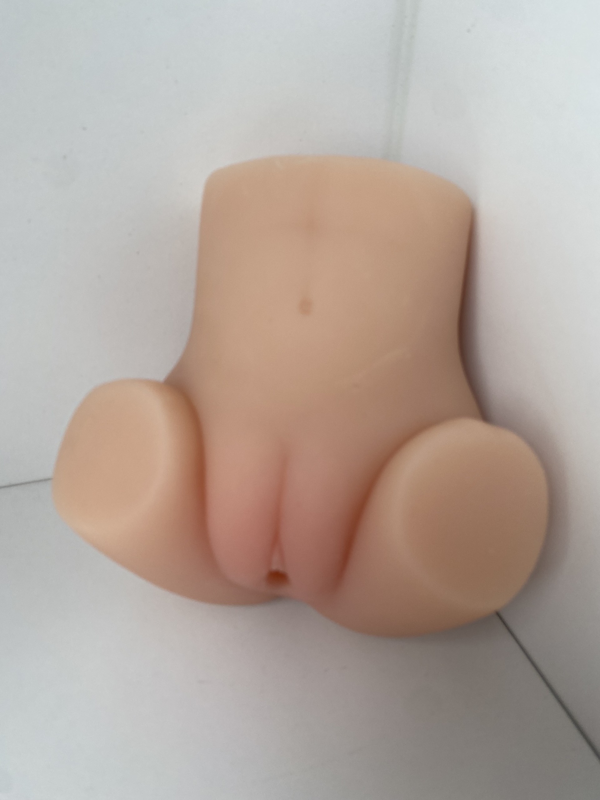 Âm đạo giả cầm tay có mông đùi sexy