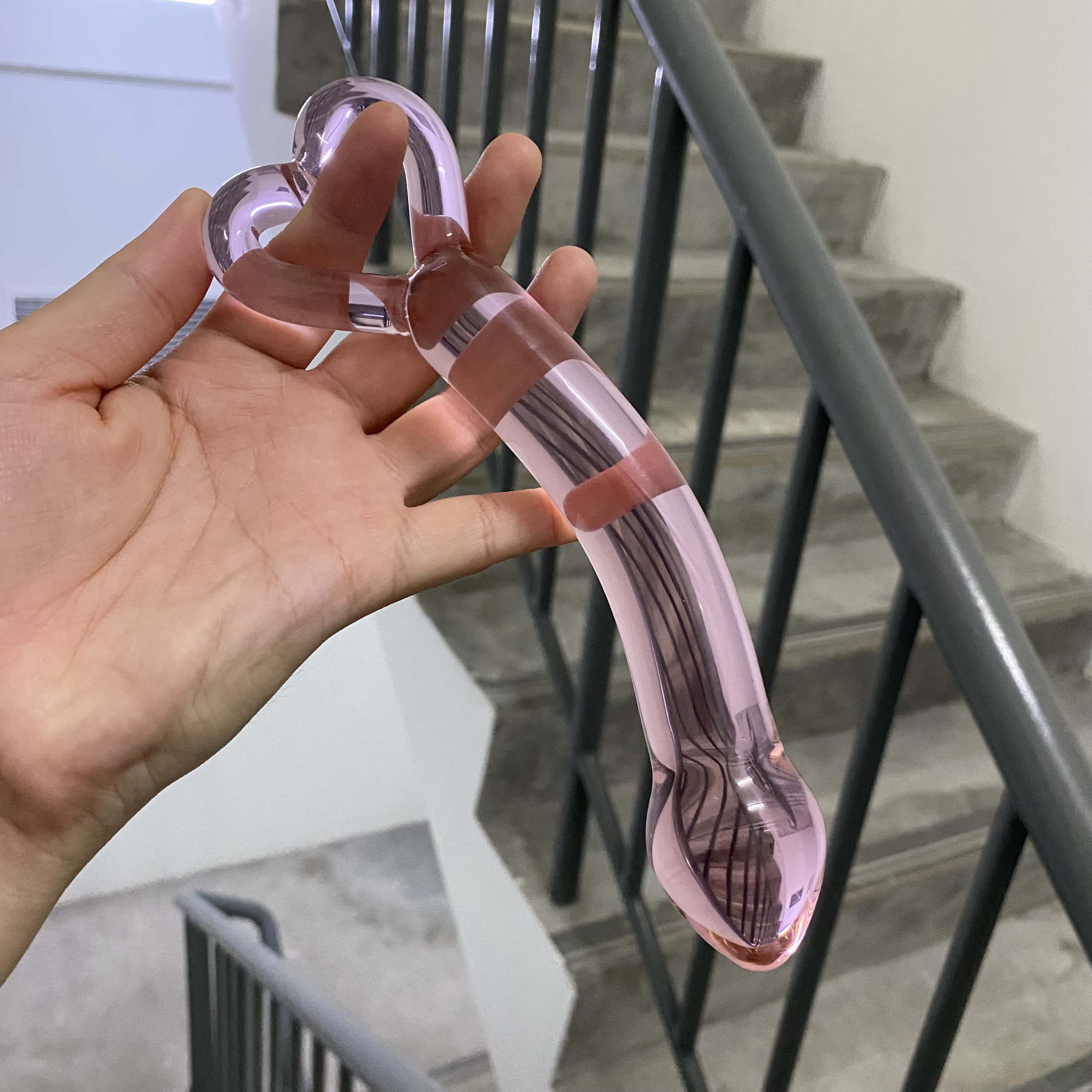 Dương vật giả pha lê hình trái tim cắm mông âm đạo