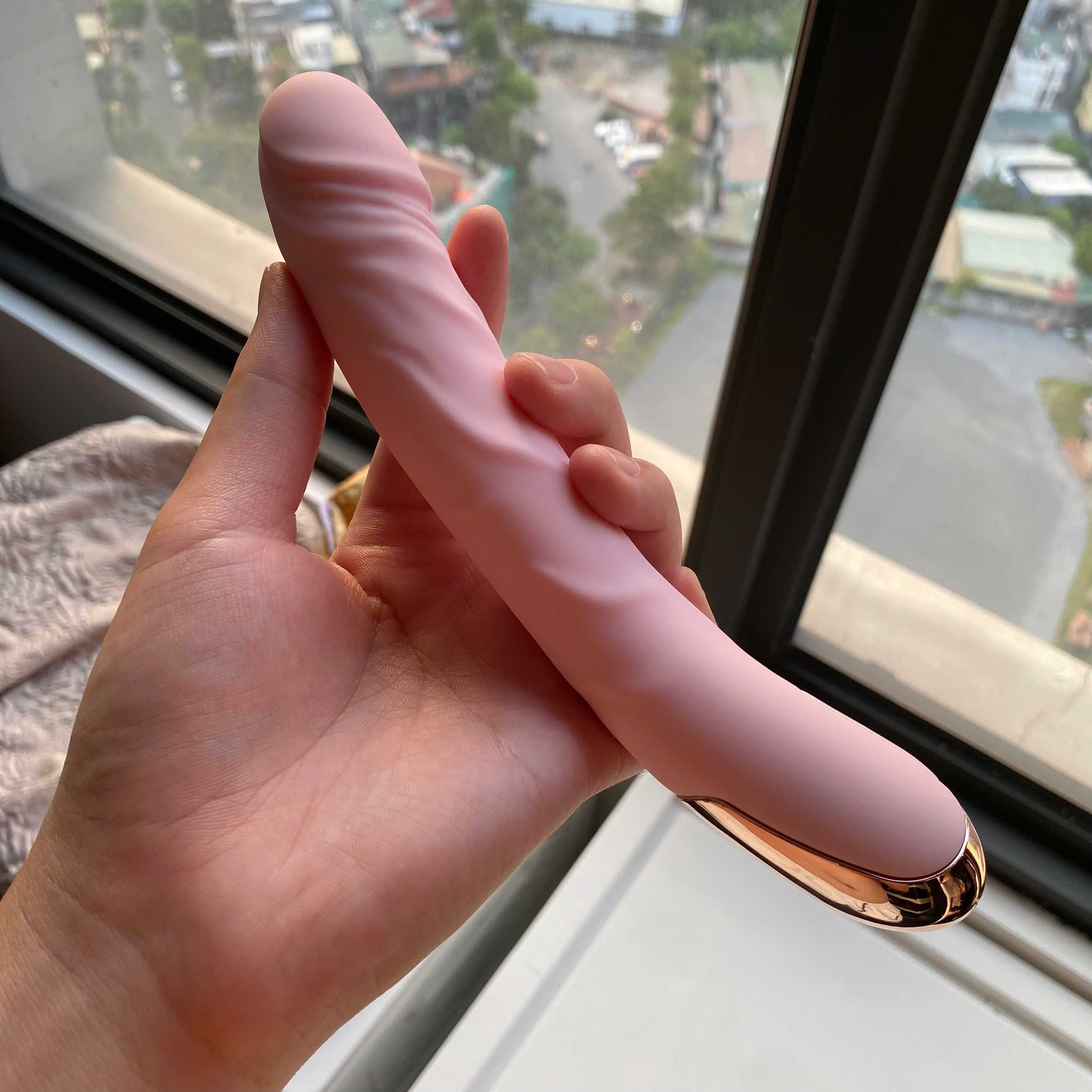 Dương vật giả rung 2 đầu cầm tay Silicon dài