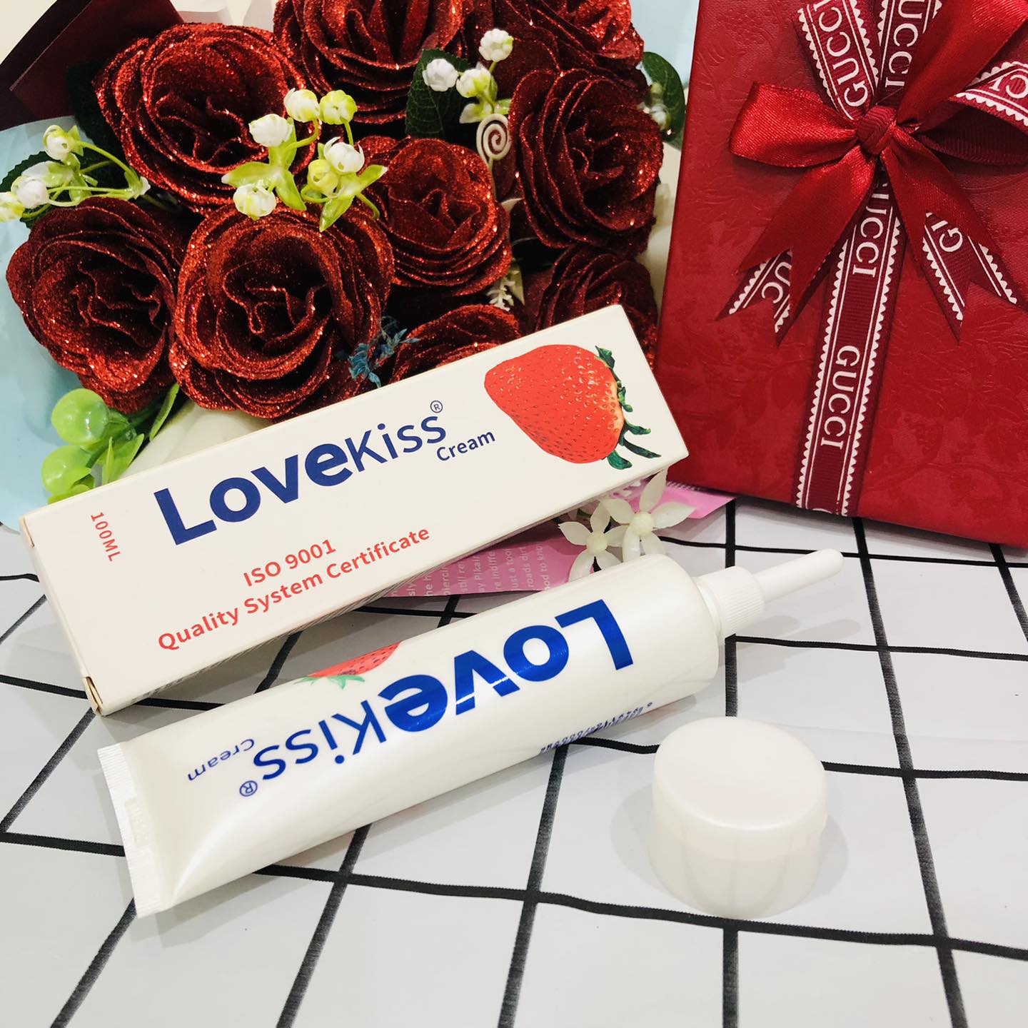 (GIÁ HỦY DIỆT) Gel bôi trơn Love Kiss Cream 100ml TẶNG ĐỒ NGỦ