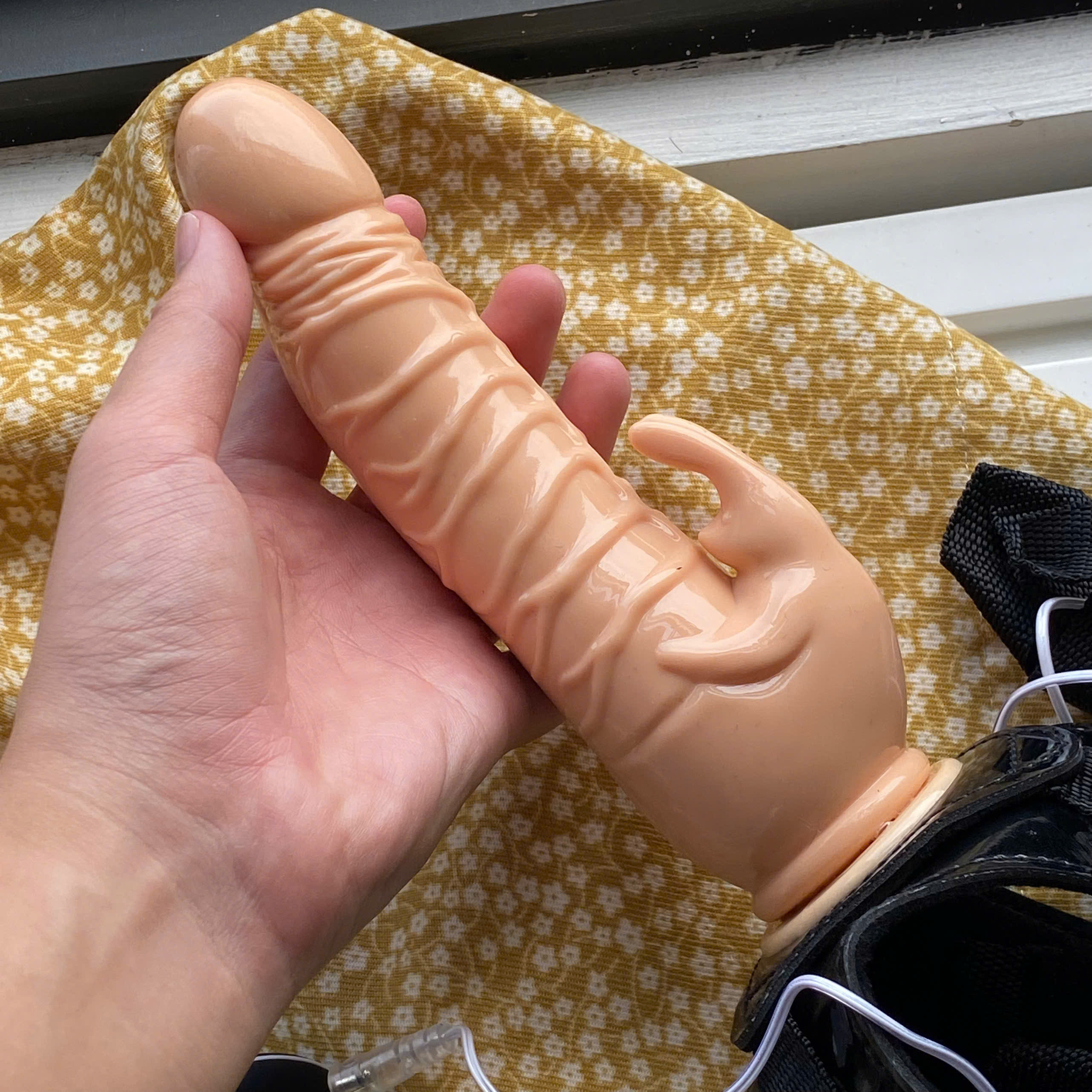 Dildo đeo hông rung 10 chế độ - Strap-on Rabbit Dong 8.5 inch cao cấp