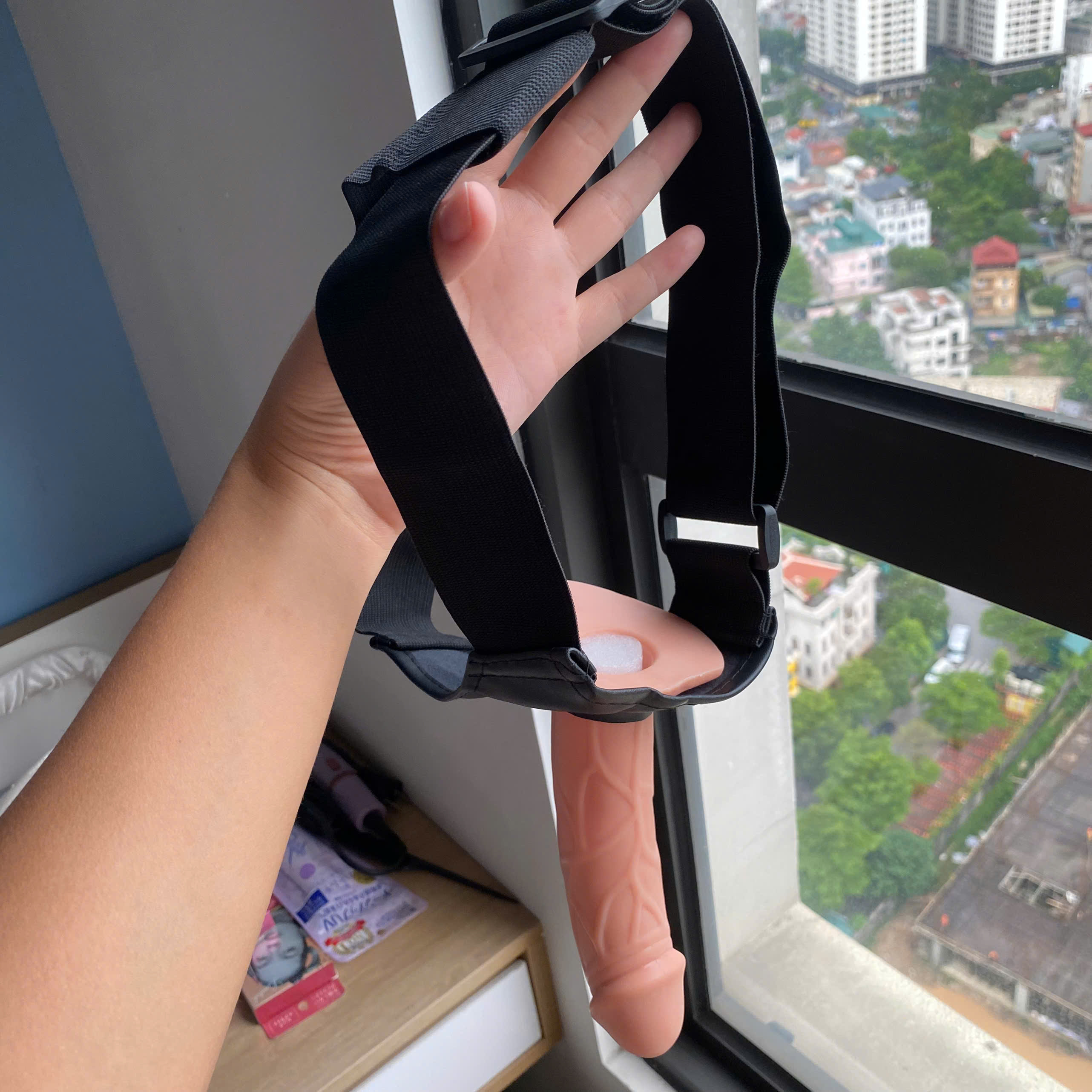 Dương Vật Giả Đeo Hông Baile Jessica Strap On Rỗng Ruột Silicone Có Dây Đai