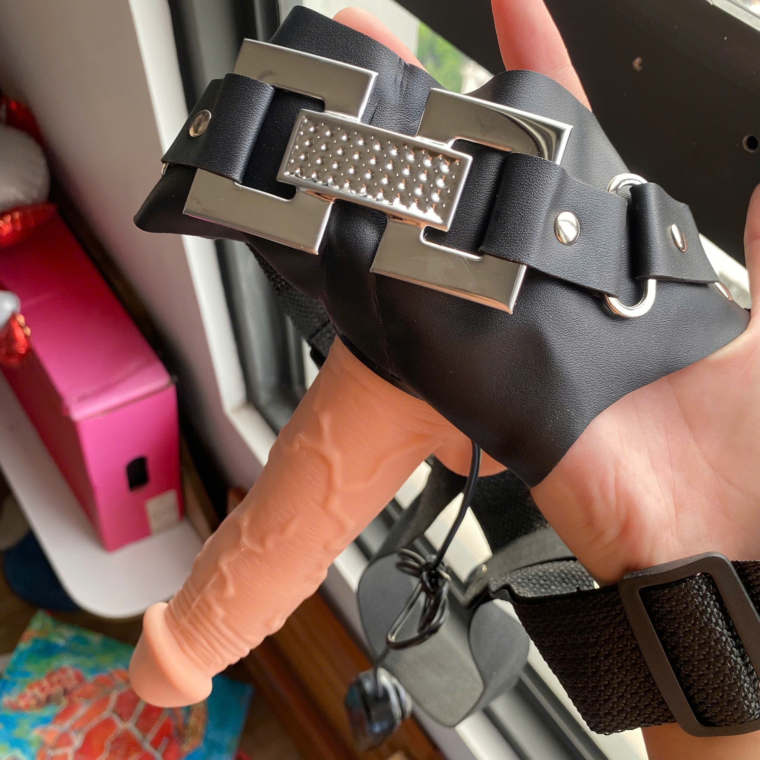 Dương Vật Giả Đeo Hông Baile Ultra Passionate Harness Rung Nhiều Tốc Độ Có Dây Đai Da