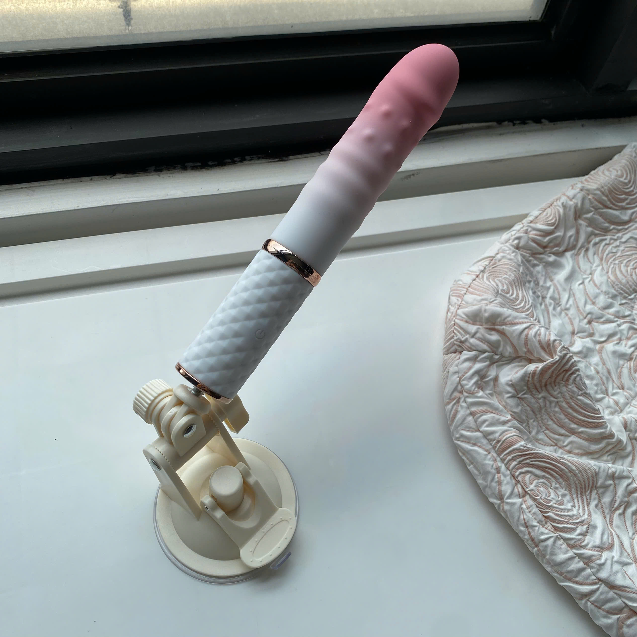 Máy thủ dâm tự động gắn tường rung thụt Silicon mềm bi gai điều khiển qua app Bluetooth