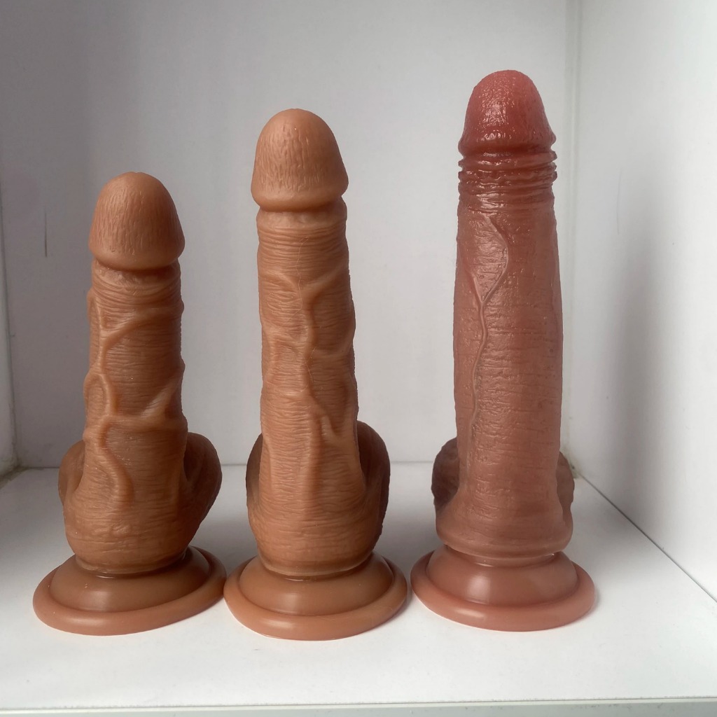 Dương vật giả gắn tường như thật - Ảnh 3