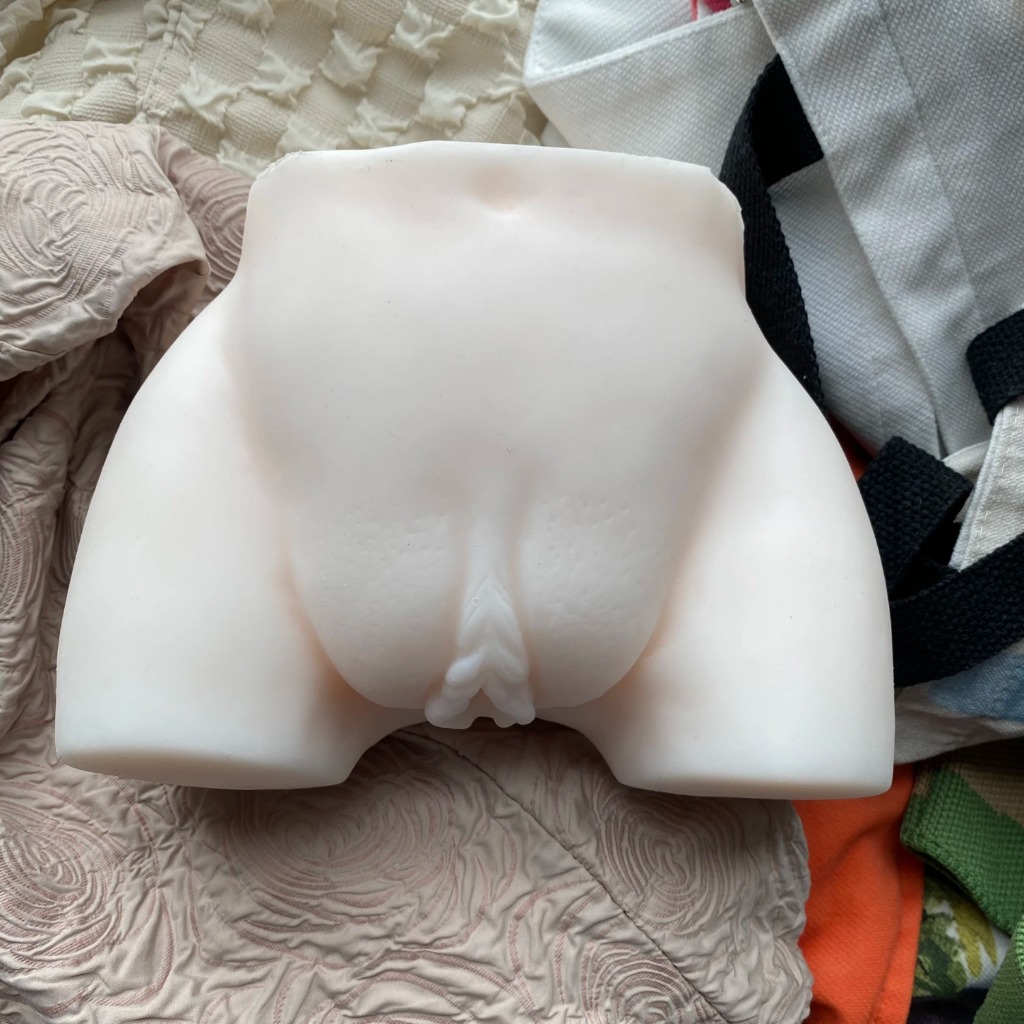 Búp bê tình dục da trắng mông to bướm múp Buttocks