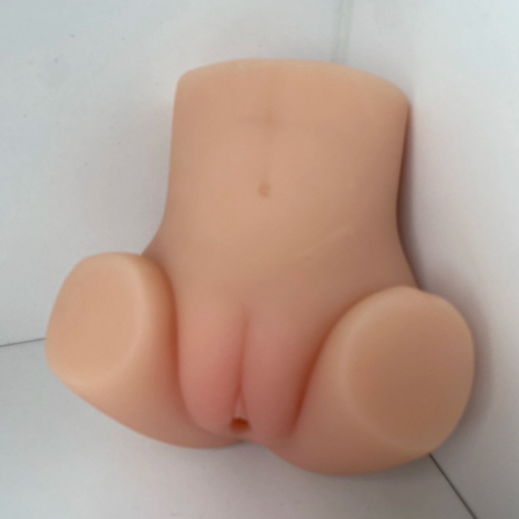 Âm đạo giả cầm tay có mông đùi sexy - Ảnh 6