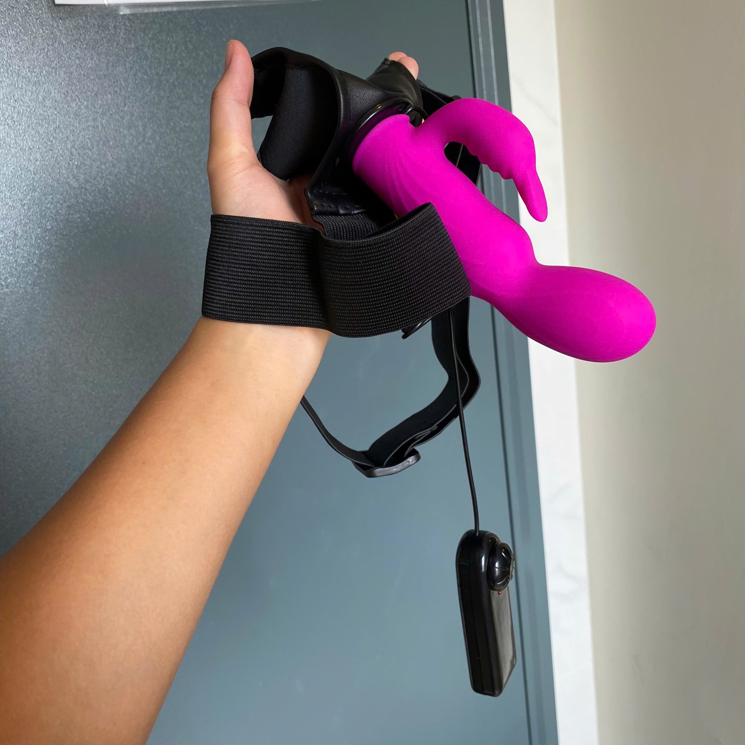 Đồ chơi đeo hông rung mạnh - Dương vật giả có điều khiển dây gây khoái cảm cực đỉnh - Ảnh 2