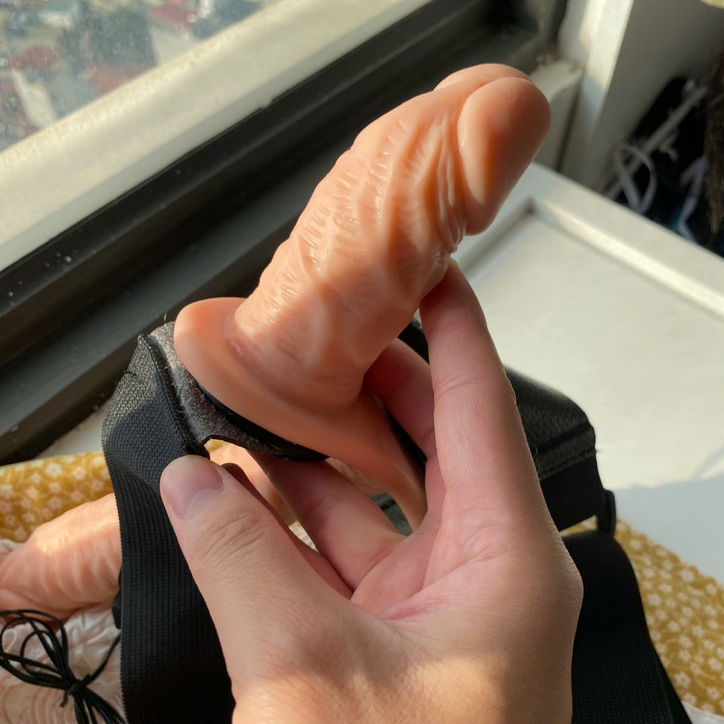 Dương Vật Giả Đeo Hông Baile Ultra 2 Đầu Rung Có Dây Đai - Ảnh 3