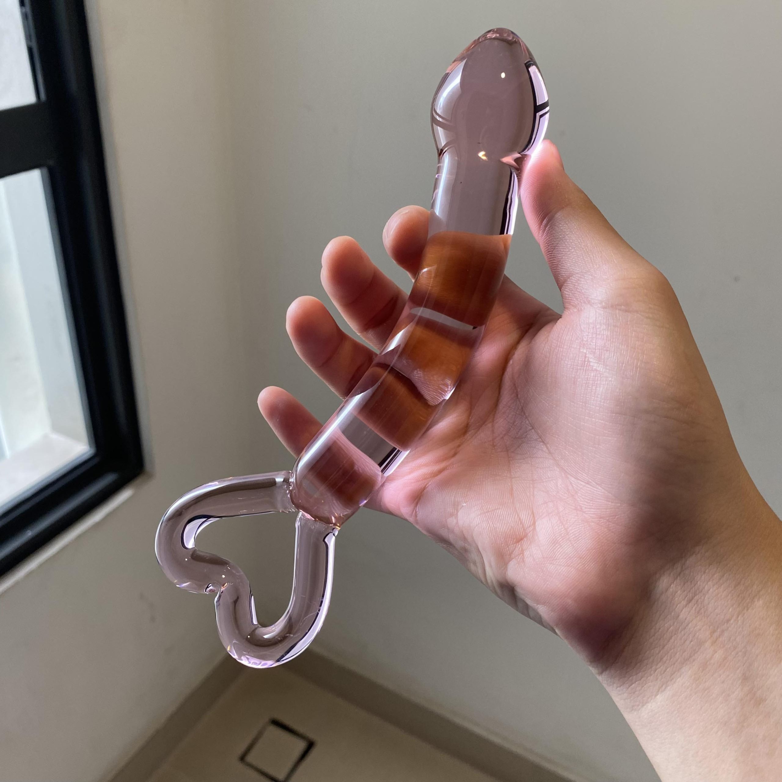 Dương vật giả pha lê hình trái tim cắm mông âm đạo