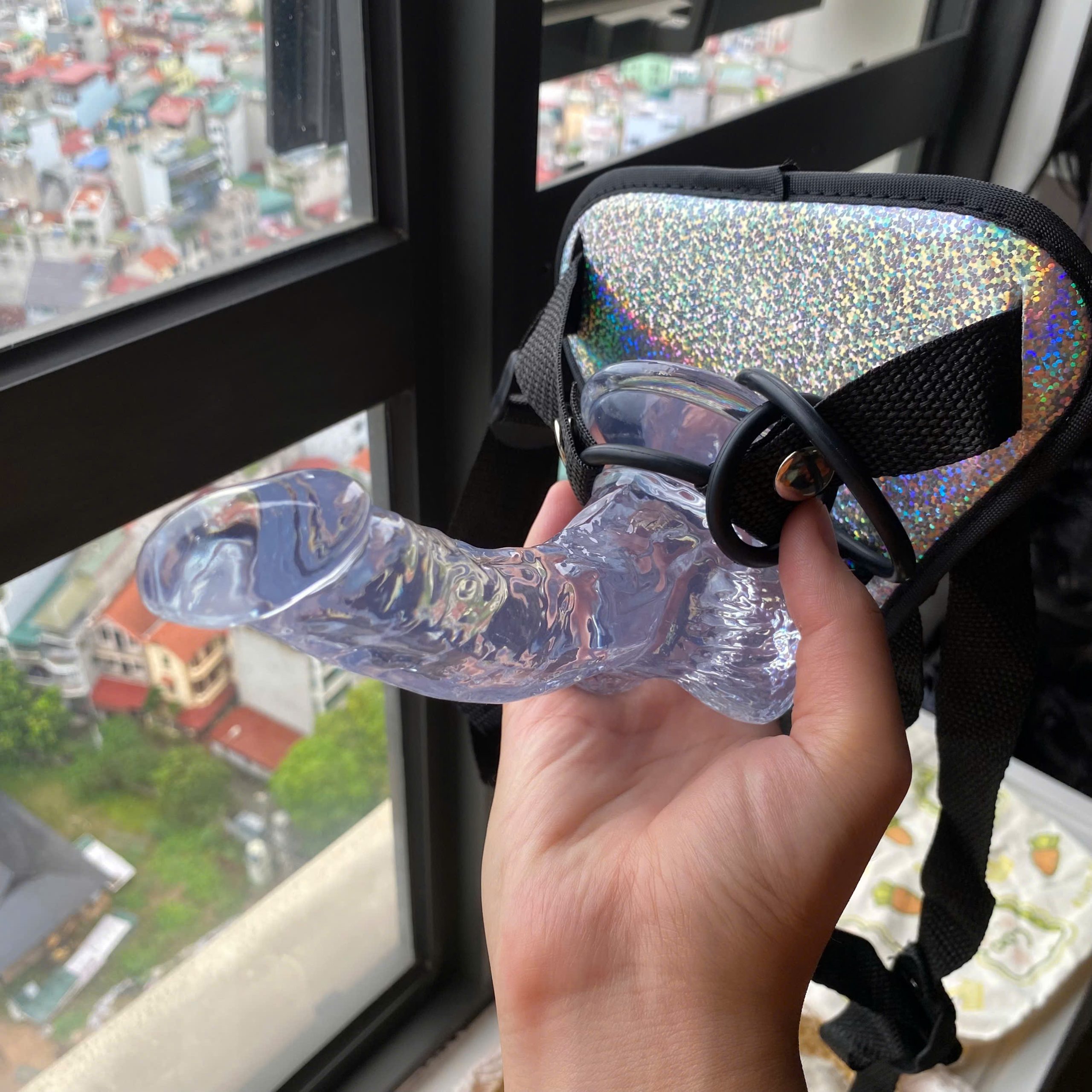 Dương vật giả trong suốt kèm dây đeo kim tuyến hấp dẫn - Ảnh 5