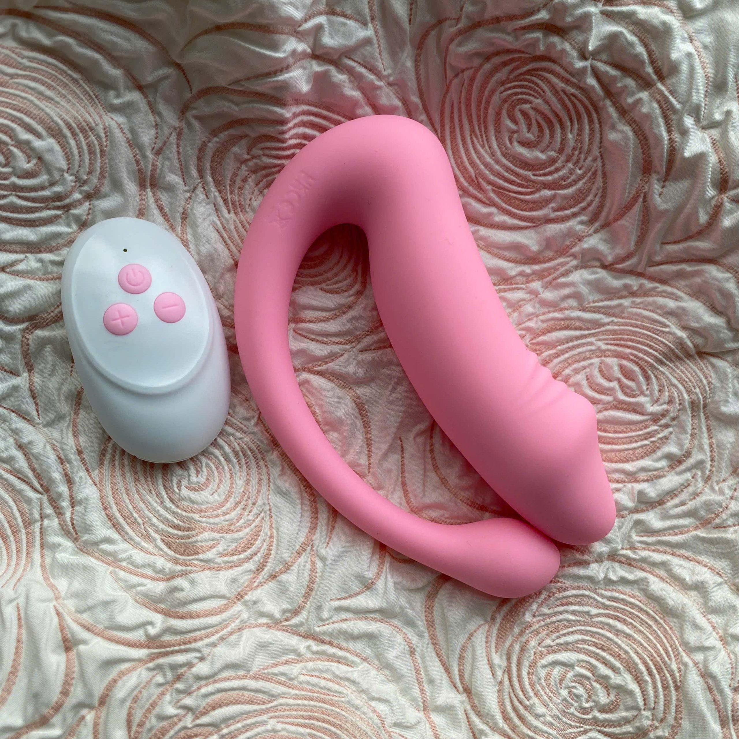 Thiết bị thủ dâm nữ 2 động cơ rung điều khiển từ xa hình dương vật